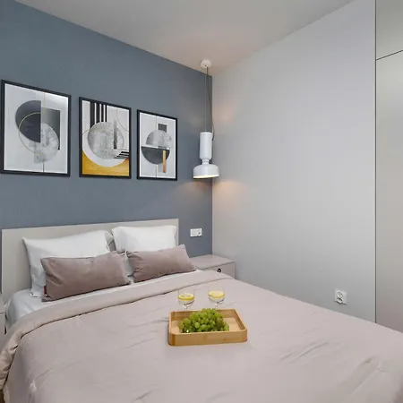 Bright Spadochroniarzy In With Parking & Pool By Renters Apartment