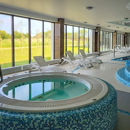 Bright Spadochroniarzy In With Parking & Pool By Renters *