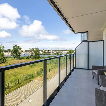 Bright Spadochroniarzy In With Parking & Pool By Renters