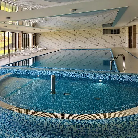 Bright Spadochroniarzy In With Parking & Pool By Renters Apartment