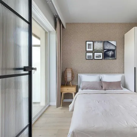 Bright Spadochroniarzy In With Parking & Pool By Renters Apartment *