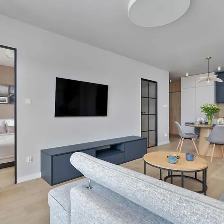 Bright Spadochroniarzy In With Parking & Pool By Renters Apartment