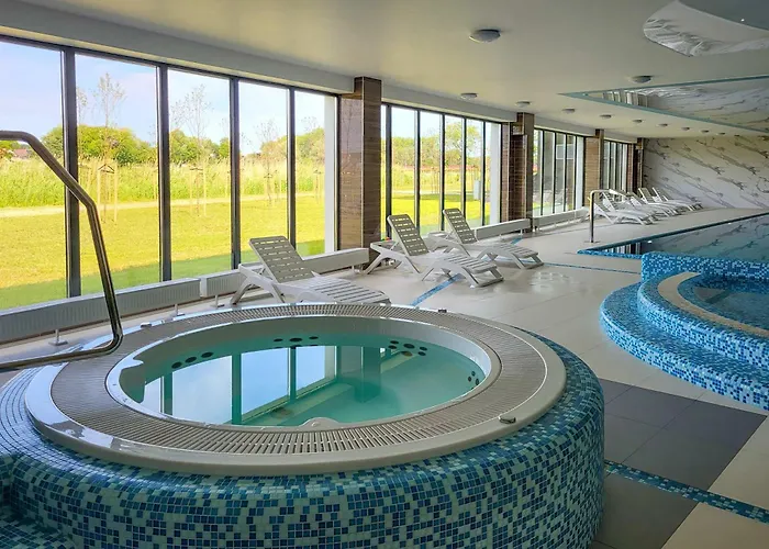 Bright Spadochroniarzy In With Parking & Pool By Renters *