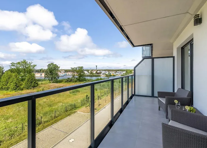 Bright Spadochroniarzy In With Parking & Pool By Renters