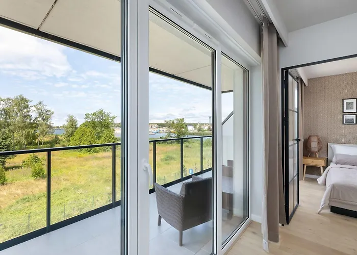 Bright Spadochroniarzy In With Parking & Pool By Renters