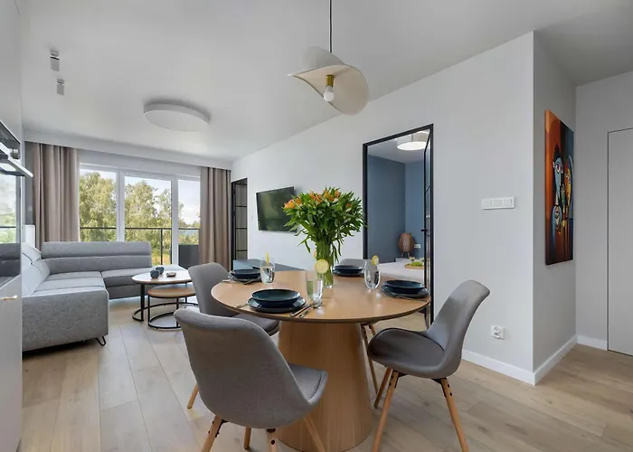 Bright Spadochroniarzy In With Parking & Pool By Renters Appartement *