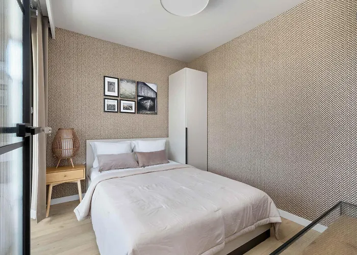 Bright Spadochroniarzy In With Parking & Pool By Renters *